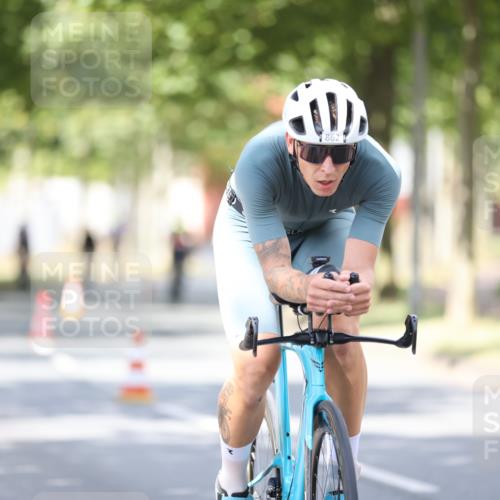 11.08.2024 - GEWOBA Citytriathlon Bremen H.Heesch http://msf.ph/oto/6802878 11.08.2024 12:04:27 Laufen  meine-sportfotos.de