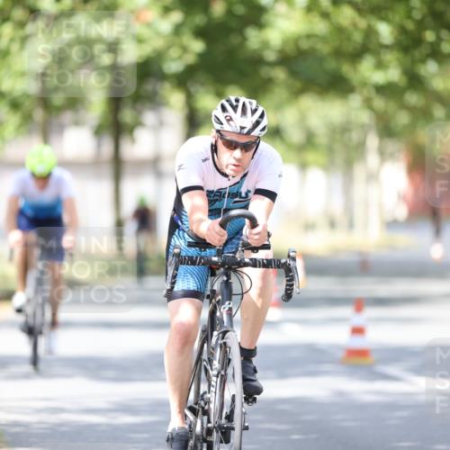 11.08.2024 - GEWOBA Citytriathlon Bremen H.Heesch http://msf.ph/oto/6802924 11.08.2024 12:04:34 Laufen  meine-sportfotos.de