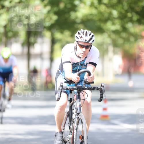 11.08.2024 - GEWOBA Citytriathlon Bremen H.Heesch http://msf.ph/oto/6802930 11.08.2024 12:04:34 Laufen  meine-sportfotos.de