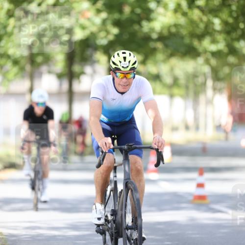 11.08.2024 - GEWOBA Citytriathlon Bremen H.Heesch http://msf.ph/oto/6802940 11.08.2024 12:04:35 Laufen  meine-sportfotos.de