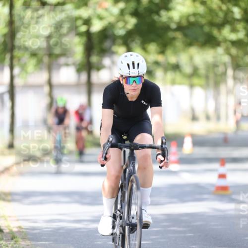11.08.2024 - GEWOBA Citytriathlon Bremen H.Heesch http://msf.ph/oto/6802952 11.08.2024 12:04:36 Laufen  meine-sportfotos.de