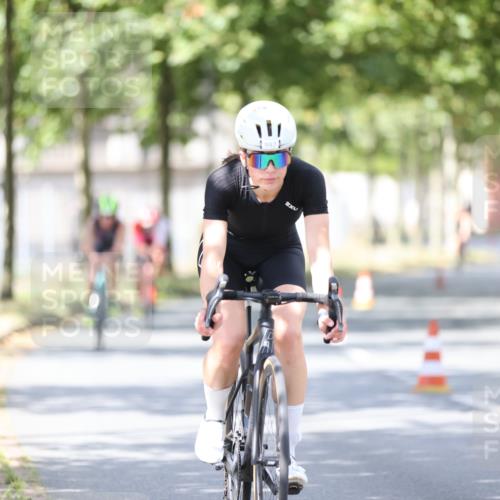 11.08.2024 - GEWOBA Citytriathlon Bremen H.Heesch http://msf.ph/oto/6802953 11.08.2024 12:04:36 Laufen  meine-sportfotos.de