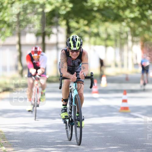 11.08.2024 - GEWOBA Citytriathlon Bremen H.Heesch http://msf.ph/oto/6802986 11.08.2024 12:04:39 Laufen  meine-sportfotos.de