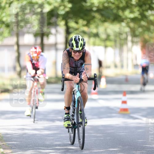 11.08.2024 - GEWOBA Citytriathlon Bremen H.Heesch http://msf.ph/oto/6802987 11.08.2024 12:04:39 Laufen  meine-sportfotos.de