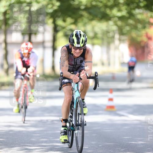 11.08.2024 - GEWOBA Citytriathlon Bremen H.Heesch http://msf.ph/oto/6802990 11.08.2024 12:04:39 Laufen  meine-sportfotos.de