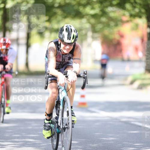 11.08.2024 - GEWOBA Citytriathlon Bremen H.Heesch http://msf.ph/oto/6802993 11.08.2024 12:04:39 Laufen  meine-sportfotos.de