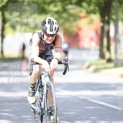 11.08.2024 - GEWOBA Citytriathlon Bremen H.Heesch http://msf.ph/oto/6802996 11.08.2024 12:04:39 Laufen  meine-sportfotos.de