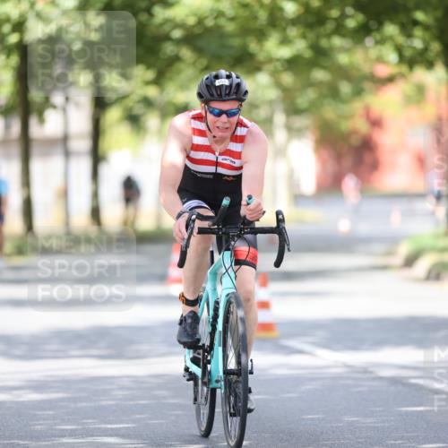 11.08.2024 - GEWOBA Citytriathlon Bremen H.Heesch http://msf.ph/oto/6803044 11.08.2024 12:04:50 Laufen  meine-sportfotos.de