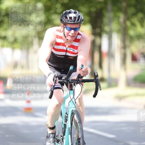 11.08.2024 - GEWOBA Citytriathlon Bremen H.Heesch http://msf.ph/oto/6803054 11.08.2024 12:04:50 Laufen  meine-sportfotos.de