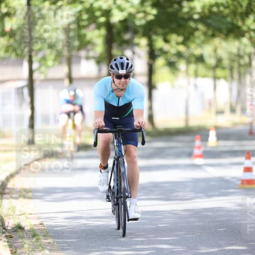11.08.2024 - GEWOBA Citytriathlon Bremen H.Heesch http://msf.ph/oto/6803059 11.08.2024 12:04:53 Laufen  meine-sportfotos.de