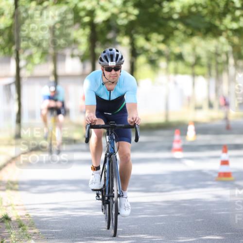 11.08.2024 - GEWOBA Citytriathlon Bremen H.Heesch http://msf.ph/oto/6803062 11.08.2024 12:04:53 Laufen  meine-sportfotos.de