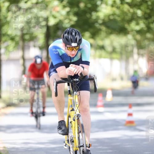 11.08.2024 - GEWOBA Citytriathlon Bremen H.Heesch http://msf.ph/oto/6803086 11.08.2024 12:04:56 Laufen  meine-sportfotos.de