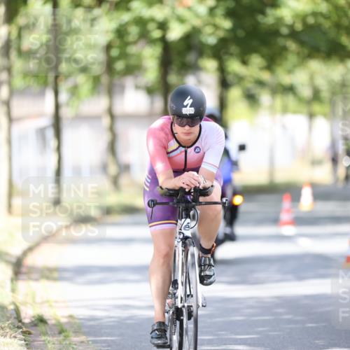 11.08.2024 - GEWOBA Citytriathlon Bremen H.Heesch http://msf.ph/oto/6803116 11.08.2024 12:05:03 Laufen  meine-sportfotos.de