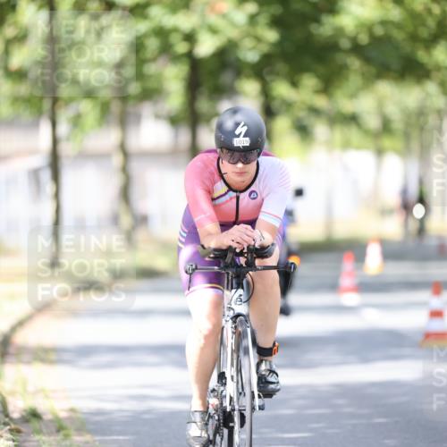 11.08.2024 - GEWOBA Citytriathlon Bremen H.Heesch http://msf.ph/oto/6803118 11.08.2024 12:05:03 Laufen  meine-sportfotos.de