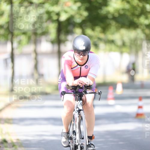 11.08.2024 - GEWOBA Citytriathlon Bremen H.Heesch http://msf.ph/oto/6803120 11.08.2024 12:05:03 Laufen  meine-sportfotos.de