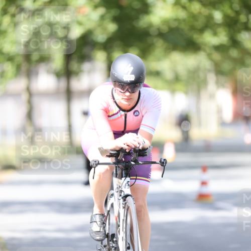 11.08.2024 - GEWOBA Citytriathlon Bremen H.Heesch http://msf.ph/oto/6803123 11.08.2024 12:05:03 Laufen  meine-sportfotos.de