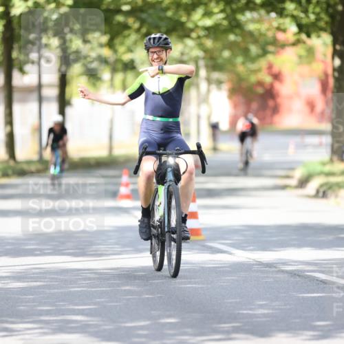11.08.2024 - GEWOBA Citytriathlon Bremen H.Heesch http://msf.ph/oto/6803138 11.08.2024 12:05:11 Laufen  meine-sportfotos.de