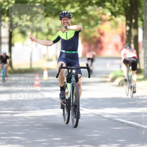 11.08.2024 - GEWOBA Citytriathlon Bremen H.Heesch http://msf.ph/oto/6803143 11.08.2024 12:05:11 Laufen  meine-sportfotos.de