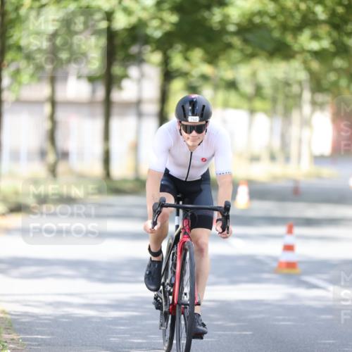 11.08.2024 - GEWOBA Citytriathlon Bremen H.Heesch http://msf.ph/oto/6803253 11.08.2024 12:05:44 Laufen  meine-sportfotos.de