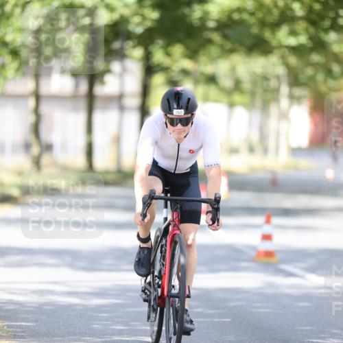 11.08.2024 - GEWOBA Citytriathlon Bremen H.Heesch http://msf.ph/oto/6803254 11.08.2024 12:05:44 Laufen  meine-sportfotos.de