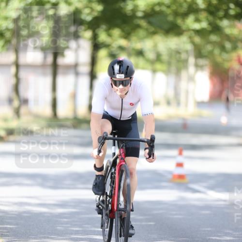 11.08.2024 - GEWOBA Citytriathlon Bremen H.Heesch http://msf.ph/oto/6803255 11.08.2024 12:05:44 Laufen  meine-sportfotos.de