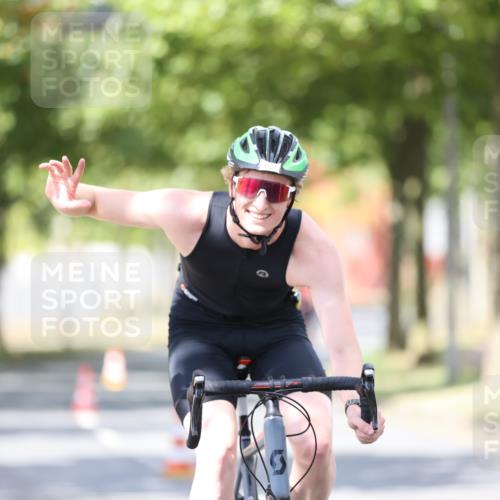 11.08.2024 - GEWOBA Citytriathlon Bremen H.Heesch http://msf.ph/oto/6803297 11.08.2024 12:05:58 Laufen  meine-sportfotos.de