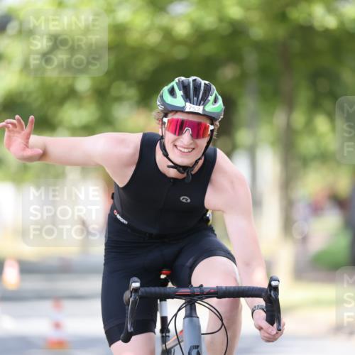 11.08.2024 - GEWOBA Citytriathlon Bremen H.Heesch http://msf.ph/oto/6803300 11.08.2024 12:05:58 Laufen  meine-sportfotos.de