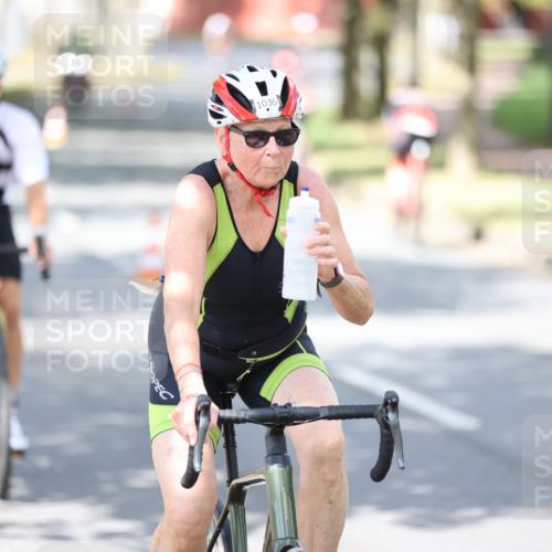 11.08.2024 - GEWOBA Citytriathlon Bremen H.Heesch http://msf.ph/oto/6804064 11.08.2024 12:15:53 Radfahren 767, 780, 786, 790, 791, 800, 989, 1020, 1036 meine-sportfotos.de