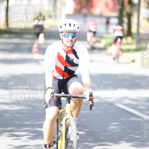 11.08.2024 - GEWOBA Citytriathlon Bremen H.Heesch http://msf.ph/oto/6804068 11.08.2024 12:15:53 Radfahren 767, 780, 786, 790, 791, 800, 989, 1020, 1036 meine-sportfotos.de