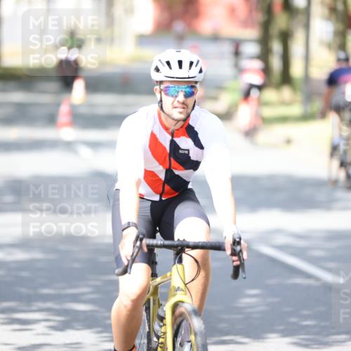 11.08.2024 - GEWOBA Citytriathlon Bremen H.Heesch http://msf.ph/oto/6804071 11.08.2024 12:15:53 Radfahren 767, 780, 786, 790, 791, 800, 989, 1020, 1036 meine-sportfotos.de
