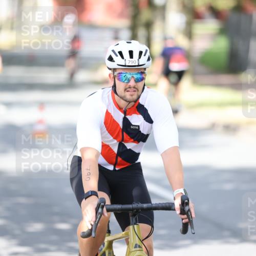 11.08.2024 - GEWOBA Citytriathlon Bremen H.Heesch http://msf.ph/oto/6804079 11.08.2024 12:15:54 Radfahren 767, 780, 786, 790, 791, 800, 989, 1020, 1036 meine-sportfotos.de