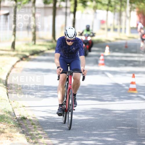 11.08.2024 - GEWOBA Citytriathlon Bremen H.Heesch http://msf.ph/oto/6804087 11.08.2024 12:15:55 Radfahren 767, 780, 786, 790, 791, 800, 989, 1020, 1036 meine-sportfotos.de