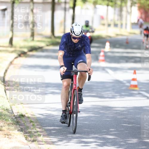 11.08.2024 - GEWOBA Citytriathlon Bremen H.Heesch http://msf.ph/oto/6804091 11.08.2024 12:15:55 Radfahren 767, 780, 786, 790, 791, 800, 989, 1020, 1036 meine-sportfotos.de