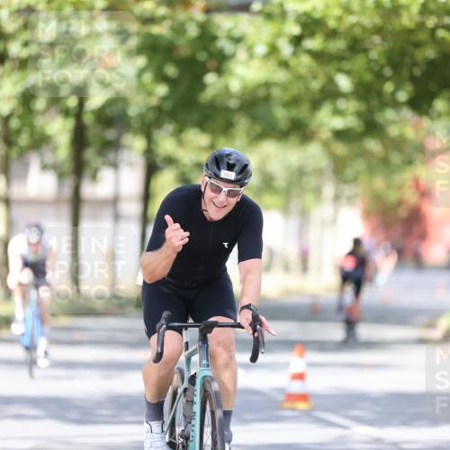 11.08.2024 - GEWOBA Citytriathlon Bremen H.Heesch http://msf.ph/oto/6805684 11.08.2024 12:12:33 Radfahren 749, 857, 960, 961, 993 meine-sportfotos.de