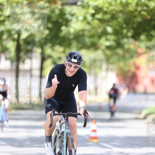 11.08.2024 - GEWOBA Citytriathlon Bremen H.Heesch http://msf.ph/oto/6805686 11.08.2024 12:12:33 Radfahren 749, 857, 960, 961, 993 meine-sportfotos.de