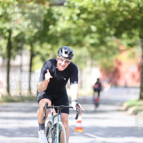 11.08.2024 - GEWOBA Citytriathlon Bremen H.Heesch http://msf.ph/oto/6805688 11.08.2024 12:12:33 Radfahren 749, 857, 960, 961, 993 meine-sportfotos.de