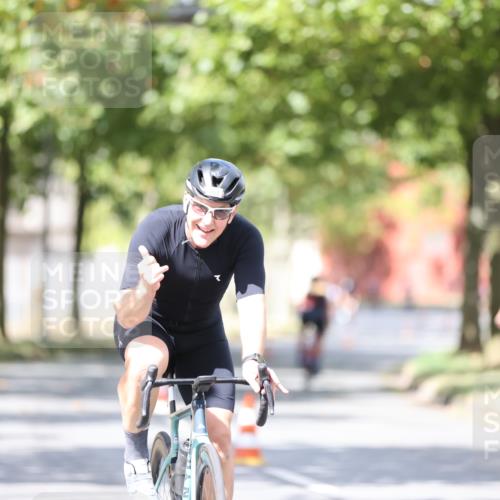11.08.2024 - GEWOBA Citytriathlon Bremen H.Heesch http://msf.ph/oto/6805689 11.08.2024 12:12:33 Radfahren 749, 857, 960, 961, 993 meine-sportfotos.de
