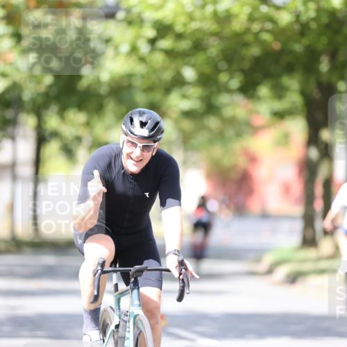 11.08.2024 - GEWOBA Citytriathlon Bremen H.Heesch http://msf.ph/oto/6805691 11.08.2024 12:12:33 Radfahren 749, 857, 960, 961, 993 meine-sportfotos.de