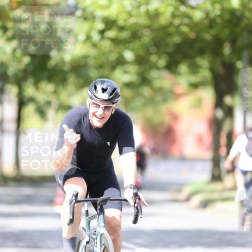 11.08.2024 - GEWOBA Citytriathlon Bremen H.Heesch http://msf.ph/oto/6805693 11.08.2024 12:12:33 Radfahren 749, 857, 960, 961, 993 meine-sportfotos.de