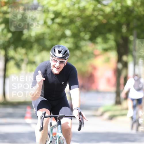 11.08.2024 - GEWOBA Citytriathlon Bremen H.Heesch http://msf.ph/oto/6805695 11.08.2024 12:12:33 Radfahren 749, 857, 960, 961, 993 meine-sportfotos.de
