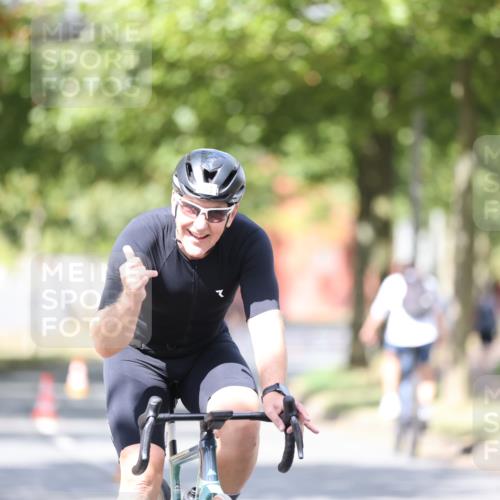 11.08.2024 - GEWOBA Citytriathlon Bremen H.Heesch http://msf.ph/oto/6805699 11.08.2024 12:12:33 Radfahren 749, 857, 960, 961, 993 meine-sportfotos.de