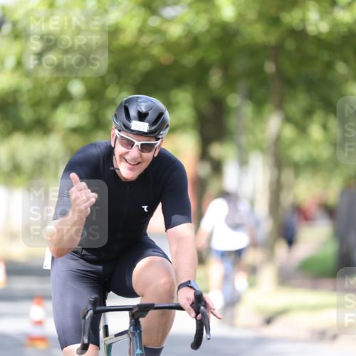 11.08.2024 - GEWOBA Citytriathlon Bremen H.Heesch http://msf.ph/oto/6805703 11.08.2024 12:12:34 Radfahren 749, 857, 960, 961, 993 meine-sportfotos.de