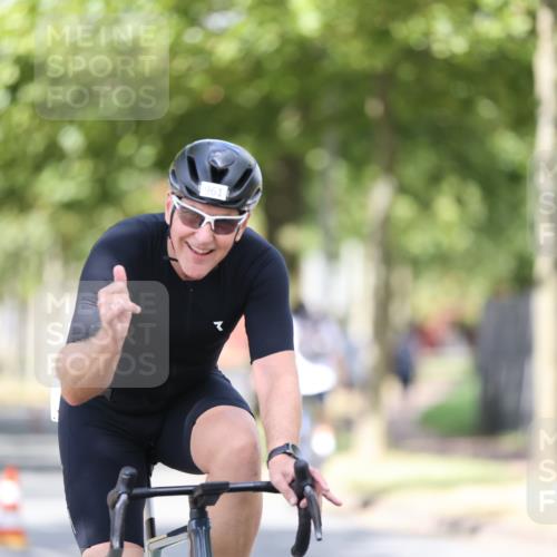11.08.2024 - GEWOBA Citytriathlon Bremen H.Heesch http://msf.ph/oto/6805705 11.08.2024 12:12:34 Radfahren 749, 857, 960, 961, 993 meine-sportfotos.de
