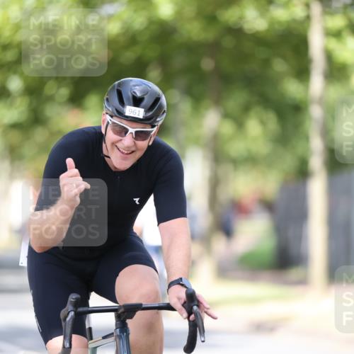 11.08.2024 - GEWOBA Citytriathlon Bremen H.Heesch http://msf.ph/oto/6805707 11.08.2024 12:12:34 Radfahren 749, 857, 960, 961, 993 meine-sportfotos.de