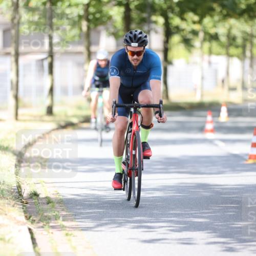 11.08.2024 - GEWOBA Citytriathlon Bremen H.Heesch http://msf.ph/oto/6805708 11.08.2024 12:20:45 Radfahren 759, 806, 826, 843, 853, 927 meine-sportfotos.de