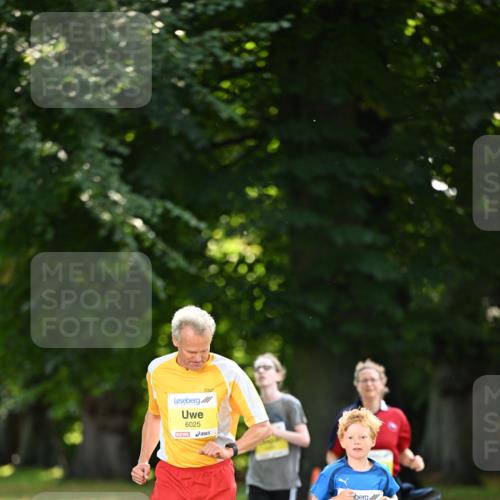 25.08.2024 - 20. Blankeneser Heldenlauf Dr. Thomas Lammeyer http://msf.ph/oto/6808906 25.08.2024 10:23:48 Laufen 6025, 6024 meine-sportfotos.de