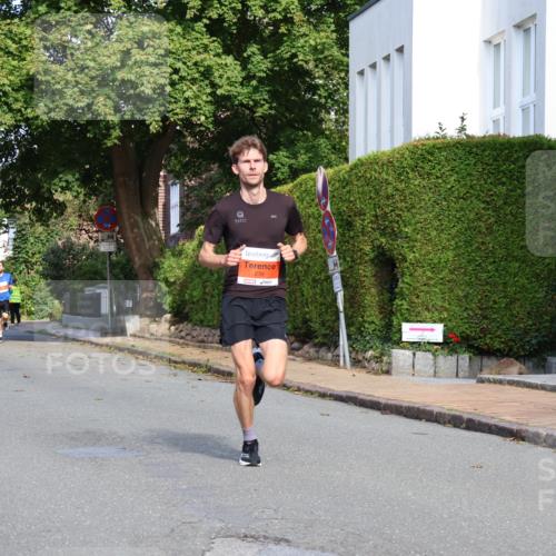 25.08.2024 - 20. Blankeneser Heldenlauf Strokosch-Dieckow http://msf.ph/oto/6814089 25.08.2024 09:35:48 Ziel 174, 210, 236 meine-sportfotos.de