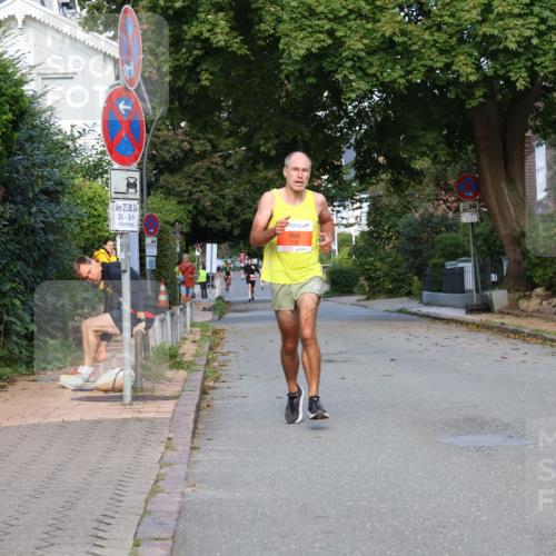 25.08.2024 - 20. Blankeneser Heldenlauf Strokosch-Dieckow http://msf.ph/oto/6814787 25.08.2024 09:40:03 Ziel 220, 221, 233 meine-sportfotos.de