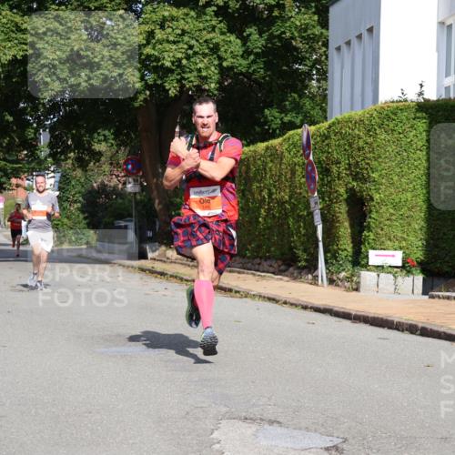 25.08.2024 - 20. Blankeneser Heldenlauf Strokosch-Dieckow http://msf.ph/oto/6815102 25.08.2024 09:41:24 Ziel 105, 148, 288 meine-sportfotos.de