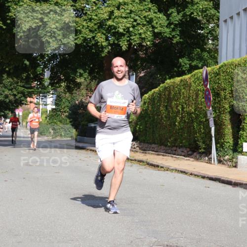 25.08.2024 - 20. Blankeneser Heldenlauf Strokosch-Dieckow http://msf.ph/oto/6815123 25.08.2024 09:41:27 Ziel 105, 121, 148, 288 meine-sportfotos.de